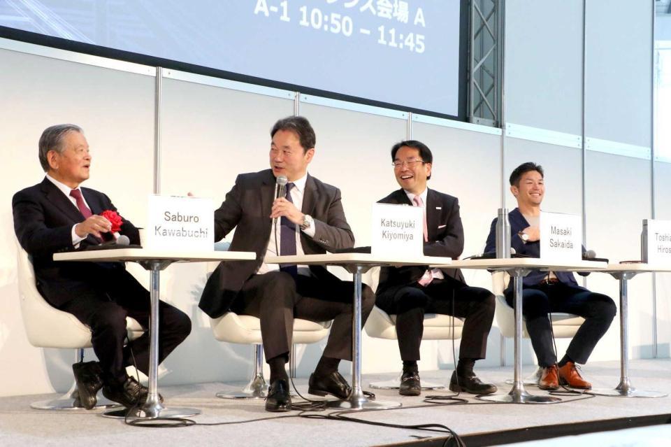 　新リーグ構想について討論した（左から）川淵氏、清宮副会長、境田氏、広瀬氏
