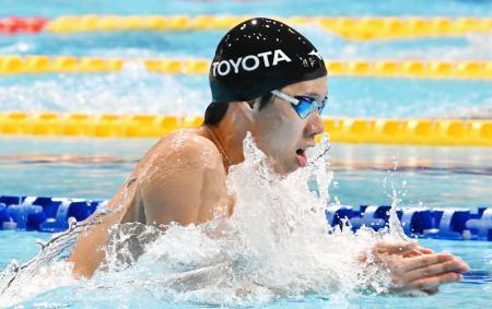 　男子２００メートル平泳ぎで優勝した渡辺一平＝東京辰巳国際水泳場