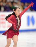 ＳＰで華麗な演技を披露する紀平梨花＝真駒内セキスイハイムアイスアリーナ（撮影・堀内翔）