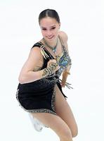　フリーで華麗な演技中に笑顔を見せるザギトワ＝真駒内セキスイハイムアイスアリーナ（撮影・堀内翔）