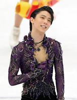 フリーを終えて笑顔を見せる羽生結弦＝真駒内セキスイハイムアイスアリーナ（撮影・堀内翔）