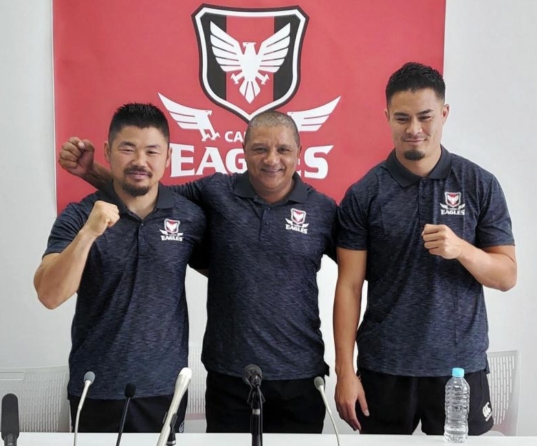 ラグビートップリーグのキヤノンが会見（左から）ＳＨ田中史朗、アリスター・クッツェーＨＣ、ＳＯ田村優