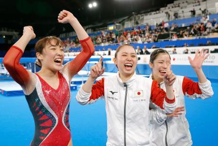 トランポリン日本女子団体初の金世界選手権で森、佐竹、土井畑