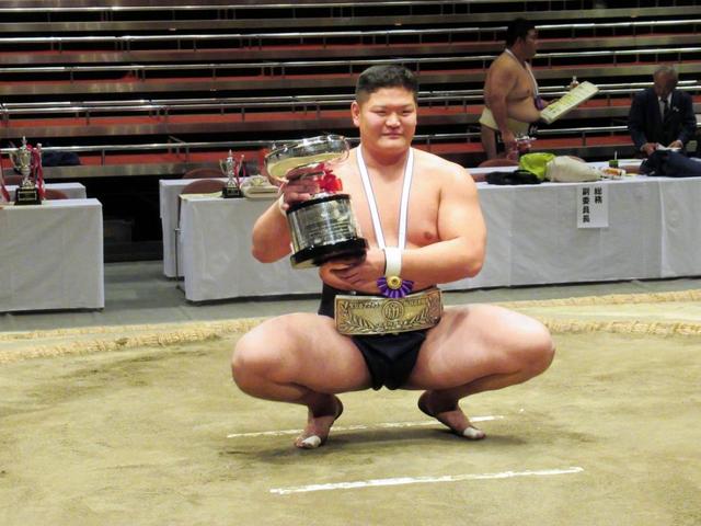 近大４年・谷岡が初のアマチュア横綱「相撲してきて良かった」　卒業後は指導者に
