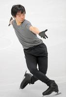 ＳＰに向けて調整する鍵山優真＝イタリア・トリノのパラベラ（撮影・堀内翔）