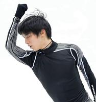 　公式練習で調整を行った羽生結弦（撮影・堀内翔）