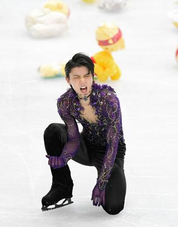 フリー演技を終えて顔をしかめる羽生結弦（撮影・堀内翔）