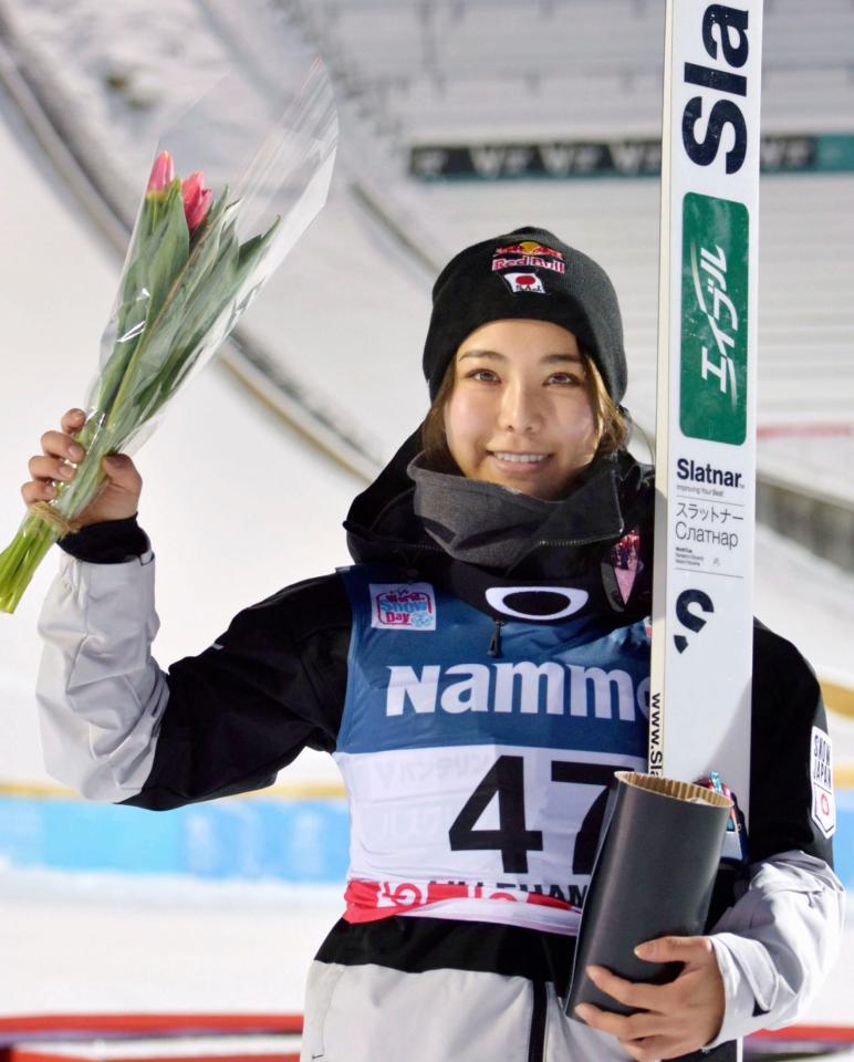 Ｗ杯ジャンプ女子個人第２戦で３位になった高梨沙羅＝リレハンメル（共同）