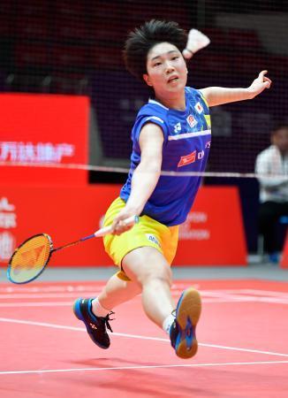 　女子シングルス１次リーグ　中国選手と対戦する山口茜＝広州（共同）