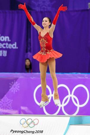 　平昌五輪で優勝し、ジャンプして喜ぶザギトワ＝２０１８年