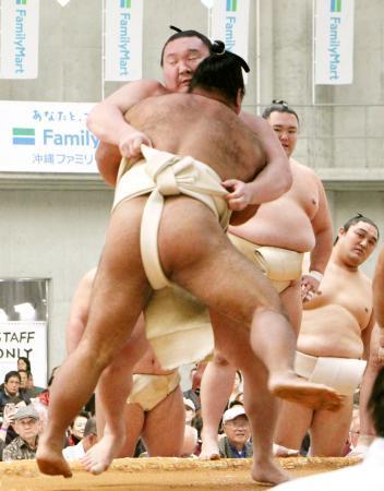 大相撲の冬巡業、沖縄で終了皆勤の白鵬「気分がいい」
