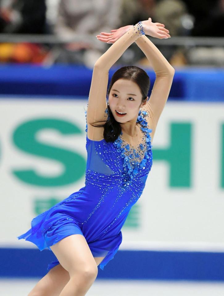 演技する本田真凜＝代々木第一体育館（撮影・中田匡峻）