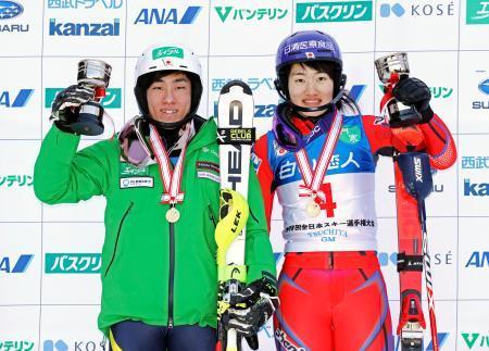スキーで小山が初Ｖ、安藤２冠全日本アルペンの男女回転