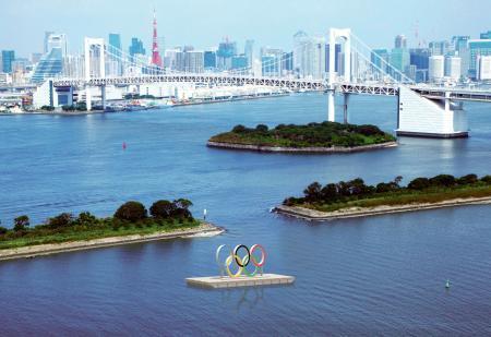 　東京都がお台場海浜公園に設置を予定している五輪マークのモニュメントのイメージ（東京都提供）