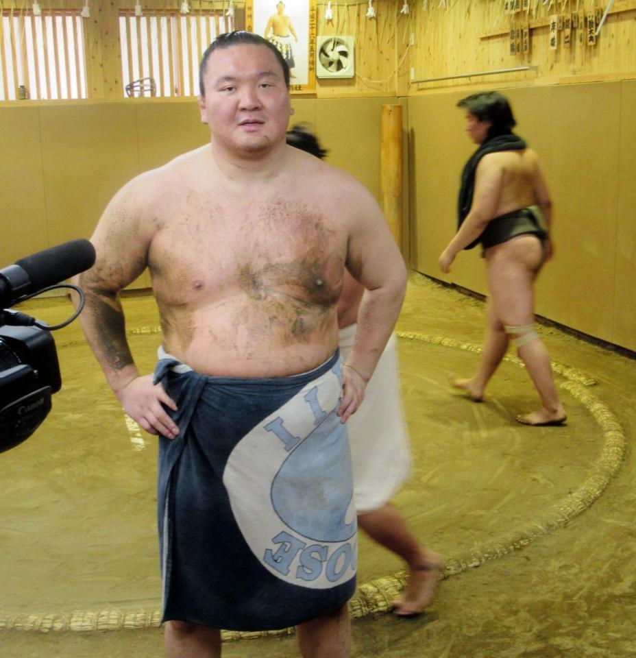 　稽古を終え新年の抱負を語る白鵬