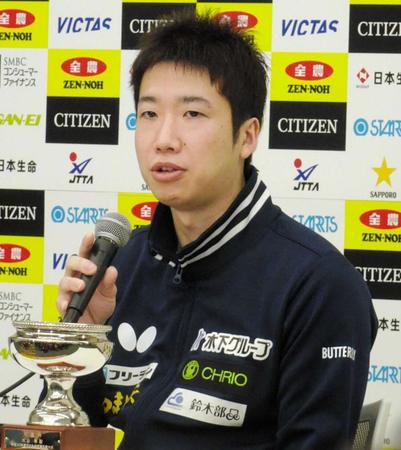 　開会式に出席後、会見する水谷隼