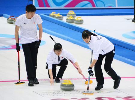カーリング混合、日本が４強入りカナダ破る、冬季ユース五輪