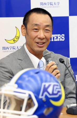 　関学大アメフト部の新監督に就任し、意気込みを語る大村和輝氏（撮影・辰巳直之）