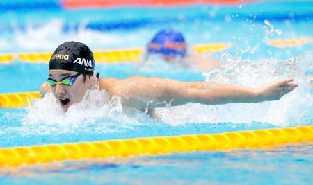 　男子４００メートル個人メドレー決勝　優勝した瀬戸大也のバタフライ＝東京辰巳国際水泳場