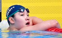 女子２００ｍ背泳ぎ決勝　優勝を決めた白井璃緒＝東京辰巳国際水泳場（撮影・堀内翔）