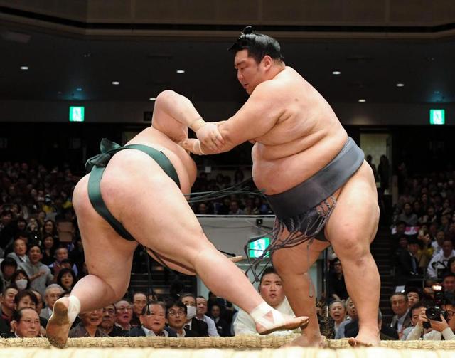 徳勝龍が４日連続逆転突き落とし　自己最多１１連勝＆１２勝