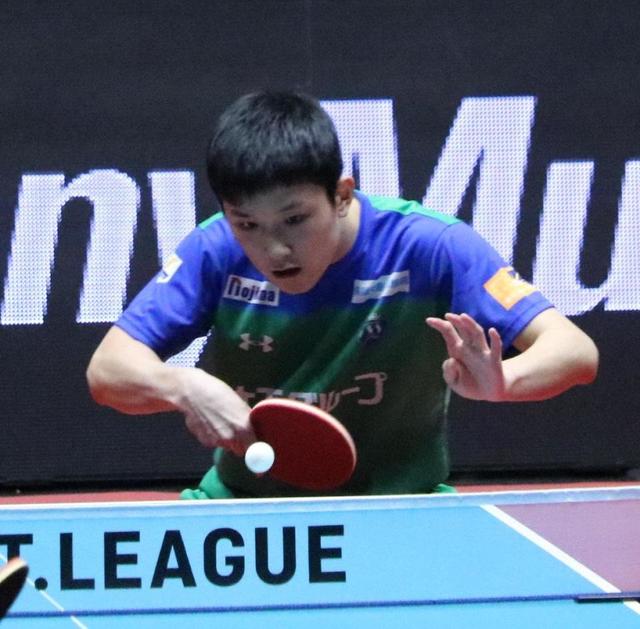 張本智和がストレート勝ちも…首位東京敗れる