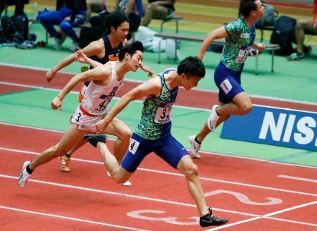 　男子６０メートル決勝　６秒５８で優勝した多田修平（手前）＝大阪城ホール
