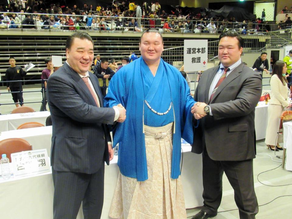 白鵬杯でビッグ３が合体。（左から）元日馬富士、白鵬、荒磯親方