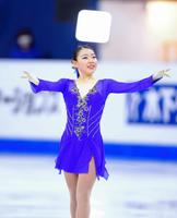 ＳＰを終えて声援に応える紀平梨花＝韓国ソウル（撮影・堀内翔）