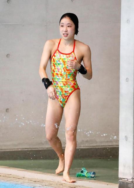女子高飛び込み東京五輪代表の荒井祭里が１位通過　２位には前日の“相棒”