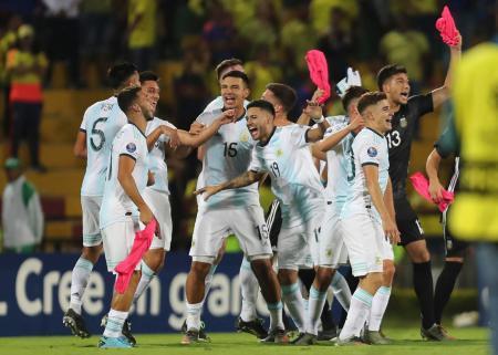 サッカー、アルゼンチン五輪出場男子の南米予選で１位確定