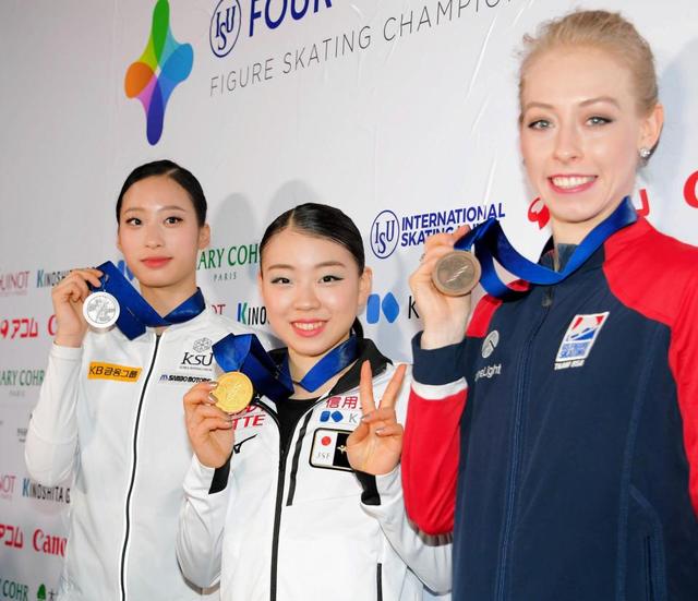 【写真】キム・ヨナさんと抱き合う紀平梨花　笑み広がる