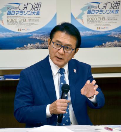 　記者会見する日本陸連の瀬古利彦マラソン強化戦略プロジェクトリーダー＝１４日、大阪市
