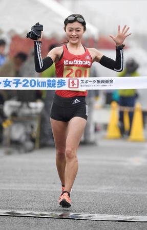 女子20キロで６連覇を果たし、東京五輪代表に決まった岡田久美子