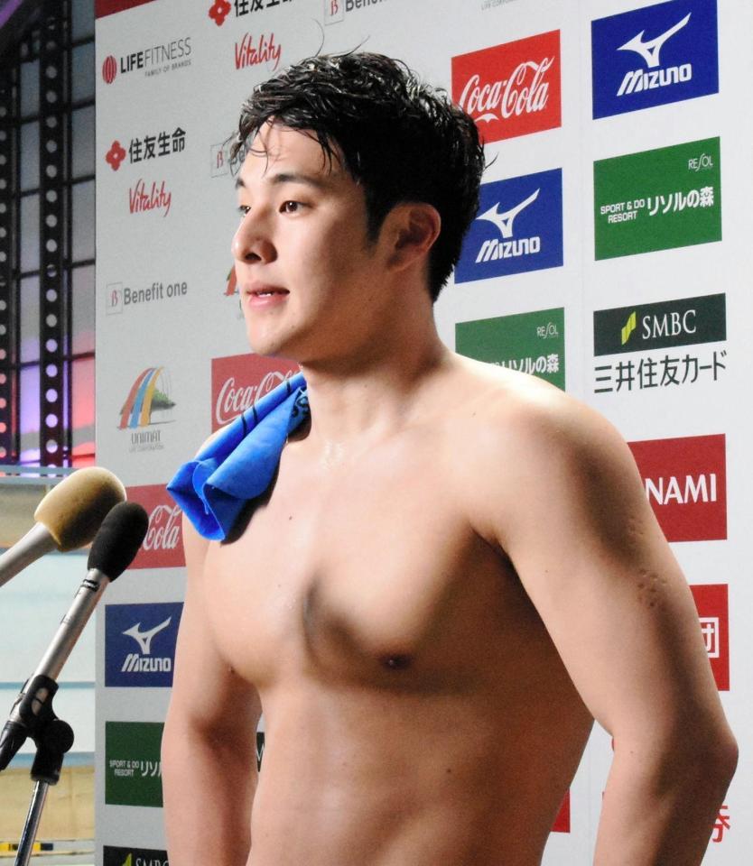 　決勝レース後、取材に応じる瀬戸大也