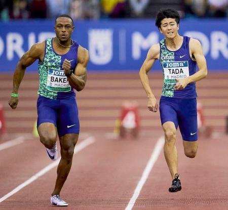 　男子６０メートル決勝　６秒５６の自己ベストで４位の多田修平。左は優勝したロニー・ベーカー＝マドリード（共同）