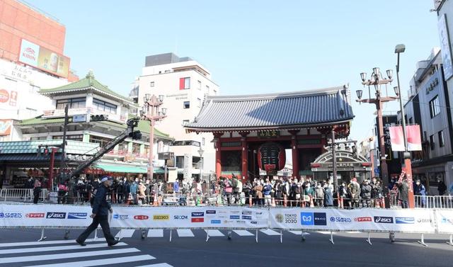 東京マラソン　スタート地点の沿道観戦者「めちゃおるやん」