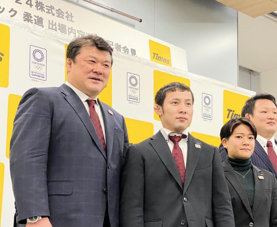 東京五輪代表に決まり、記者会見を行った（左から）パーク２４の吉田総監督、高藤、渡名喜