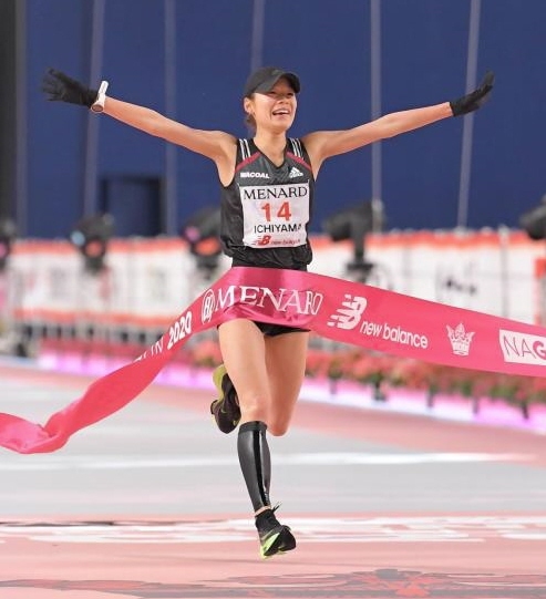 ２時間20分29秒の好タイムで優勝した一山麻緒＝ナゴヤドーム（撮影・高部洋祐）