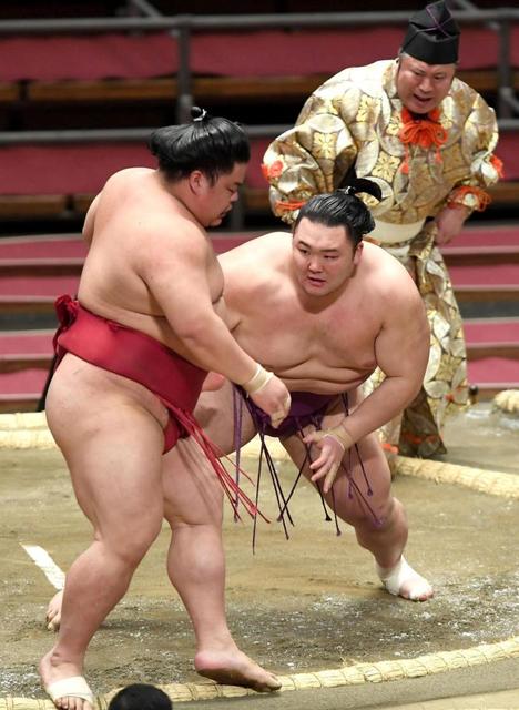 朝乃山が３連勝！苦手な押し相撲「前に前に攻めようと」　取材ゾーンで余裕の面も