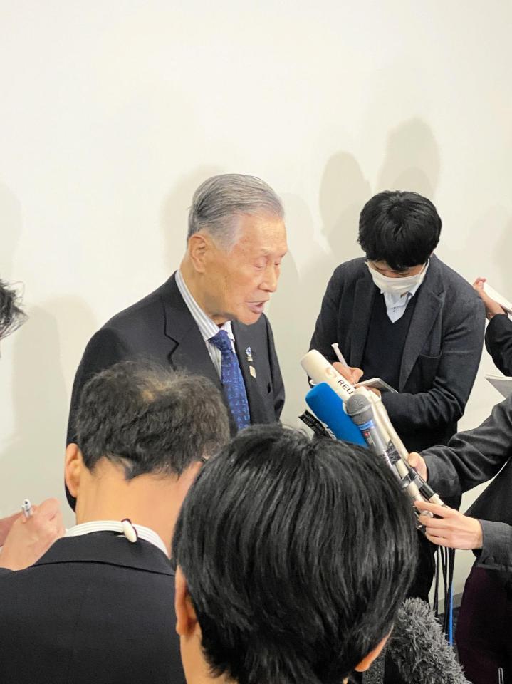 取材対応する森喜朗会長