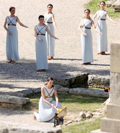 　ギリシャのオリンピア遺跡で行われた東京五輪の聖火採火式のリハーサル（共同）