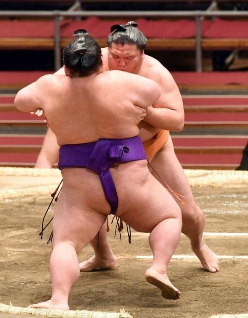 御嶽海が貴景勝を撃破！無傷の５連勝「ここからじゃないですか」