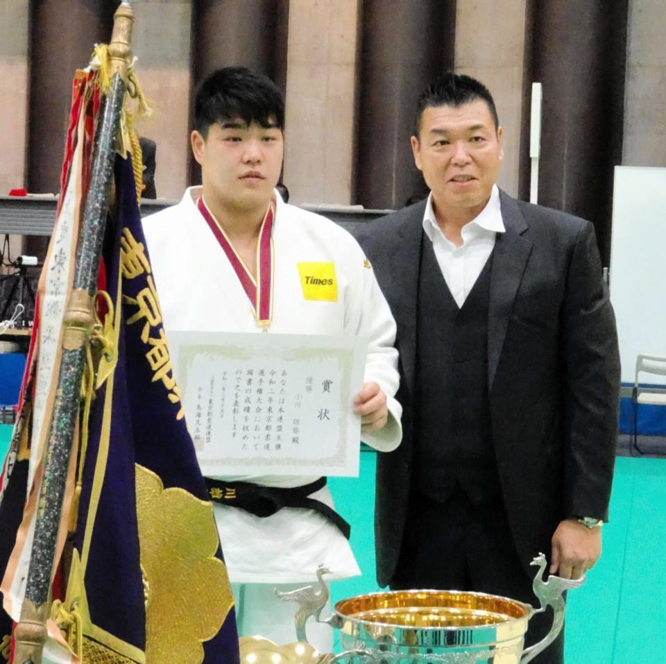 　東京都選手権で優勝した小川雄勢（左）と父・直也氏