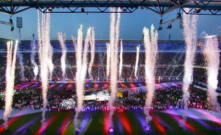 　２００５年、ドイツのデュイスブルクで行われた第７回ワールドゲームズの開会式で打ち上げられた花火（ＡＰ＝共同）