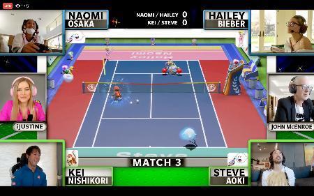 　オンラインの慈善テニスゲーム大会でプレーする錦織圭（画面左下）と大坂なおみ（同左上、ともにフェイスブックから）