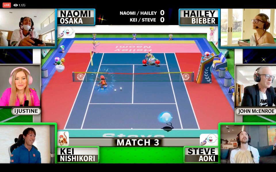 　オンラインの慈善テニスゲーム大会でプレーする錦織（画面左下）と大坂（同左上）＝ともにフェイスブックから