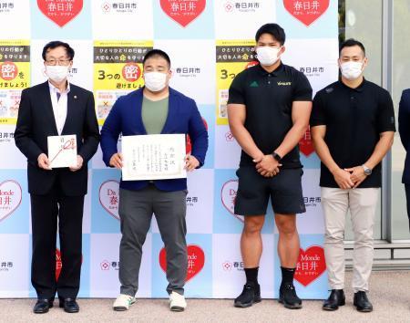 ラグビー姫野選手らがマスク寄付愛知・春日井に「ワンチームで」
