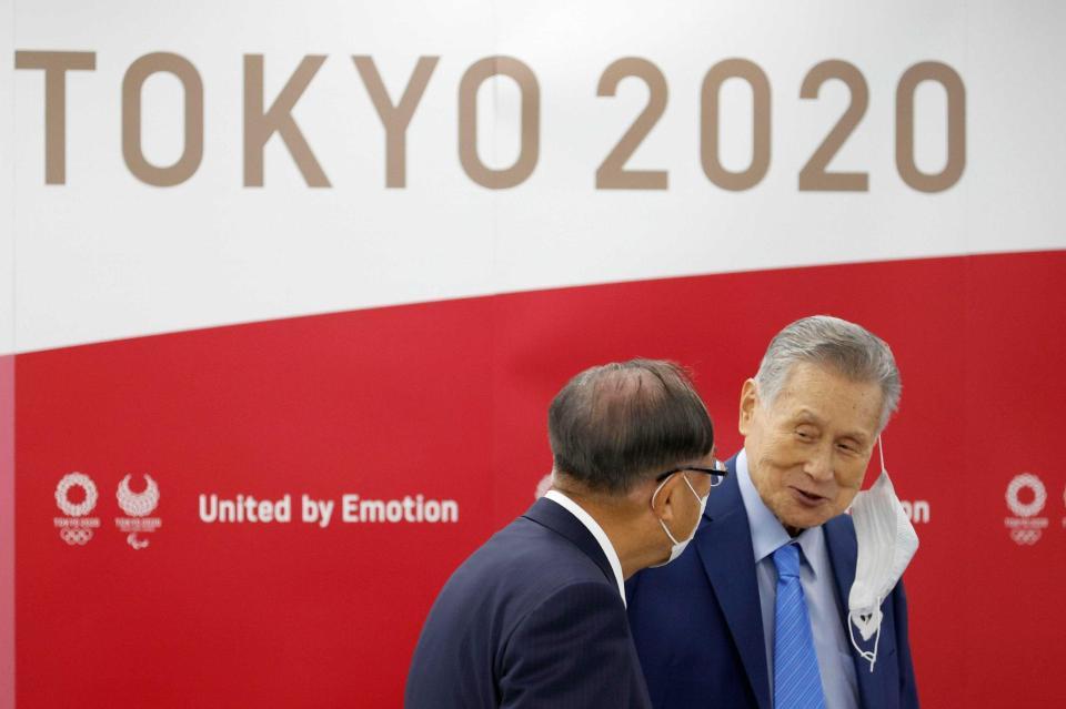 　組織委の理事会に臨む森会長（手前は御手洗名誉会長）