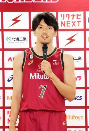 バスケ川崎、新ユニホームを発表篠山「新シーズンへ着々」